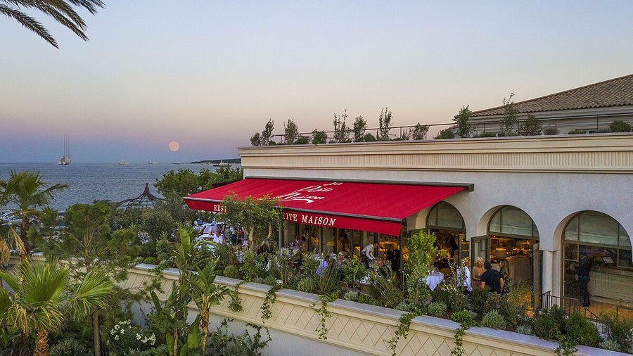 Elegant interior of Le Petit Maison Restaurants in Dubai