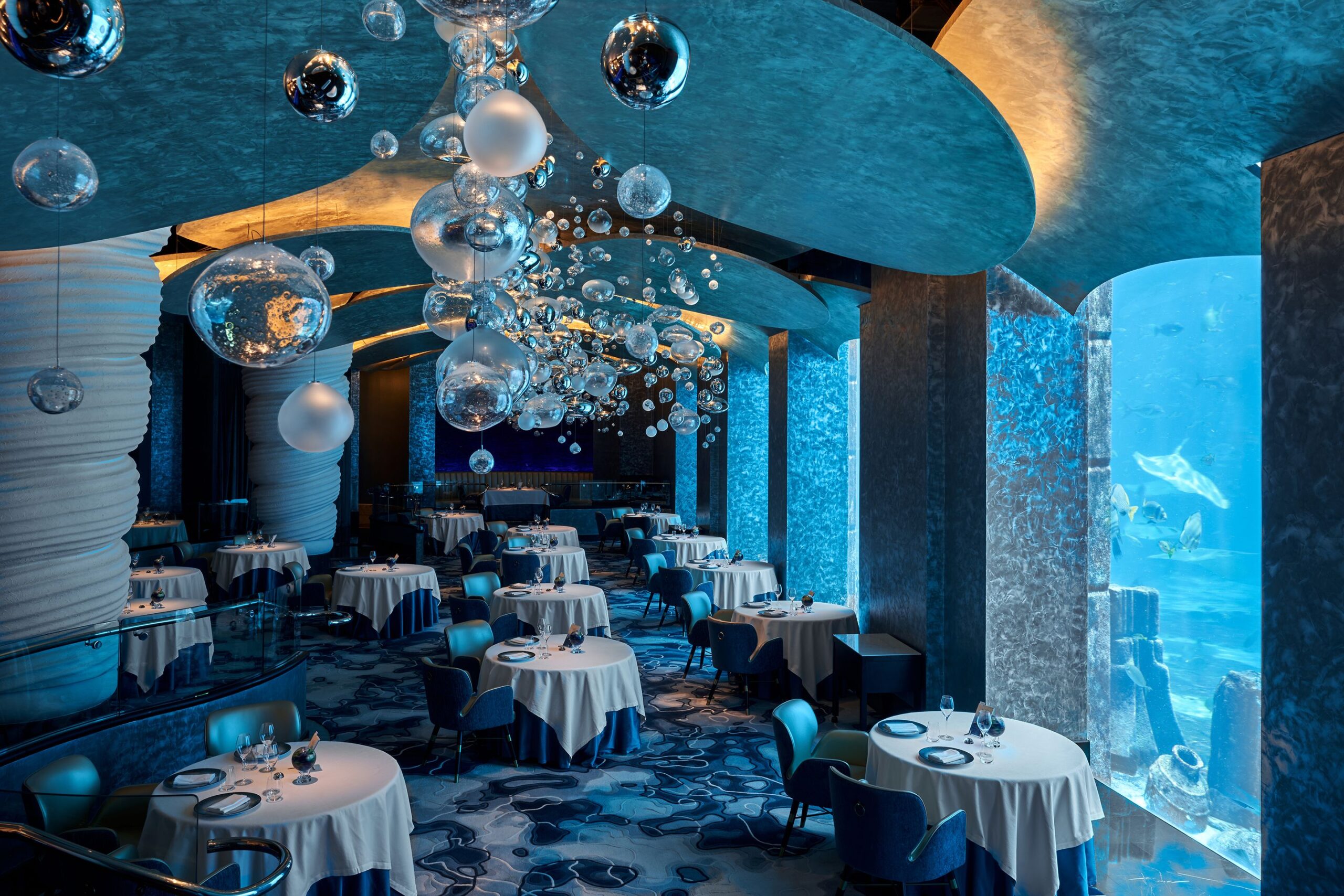 Ossiano aquarium view Restaurants in Dubai